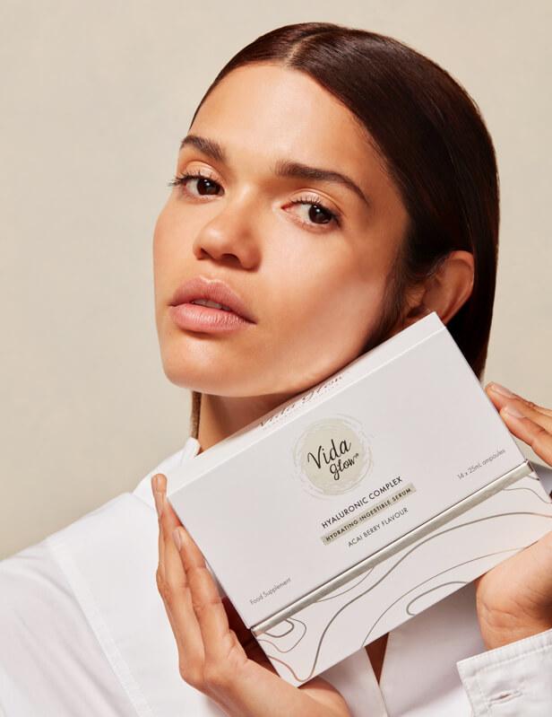 Hydratez la peau avec notre nouveau sérum d'acide hyaluronique ingérable