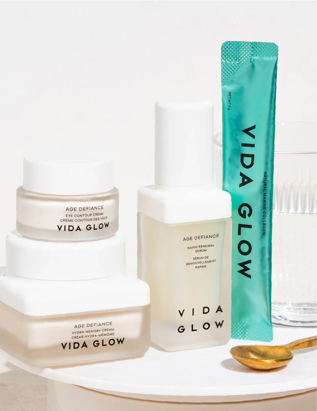 Vida Glow Age Defiance : Une routine de beauté bidirectionnelle pour les soins de la peau à l'intérieur et à l'extérieur.