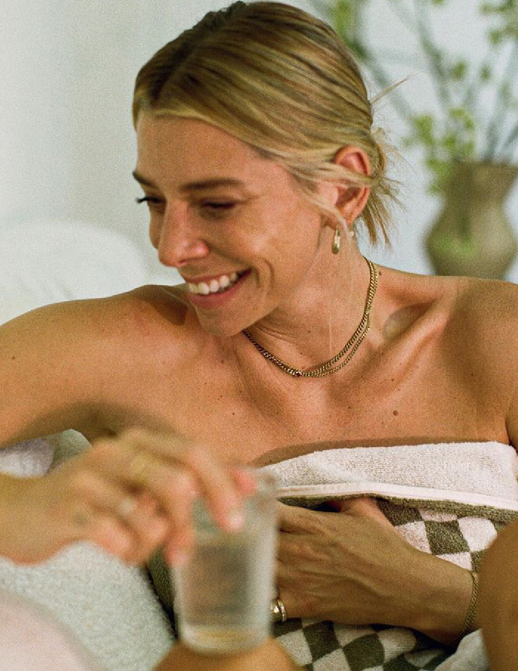 Derrière l'agitation : L'agrafeuse Lindsey Holland a une peau éclatante.